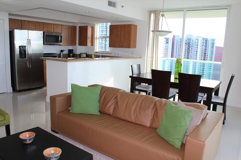 Lyx Suites At One Broadway In Brickell Маямі Екстер'єр фото